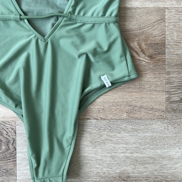 Body glove Pam one piece, new with tags - Picture 13 of 17